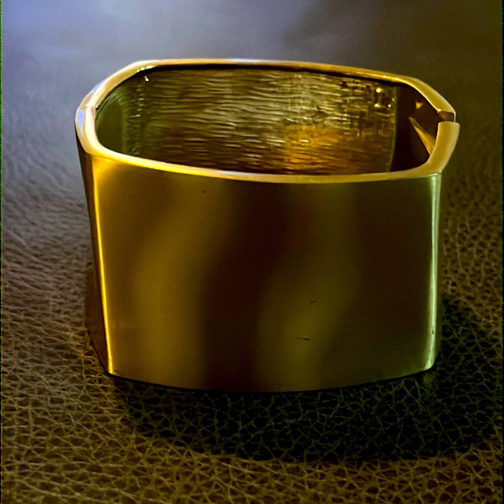 Chunky Bangle Bracelet - Gold w/ Cuff Hinge